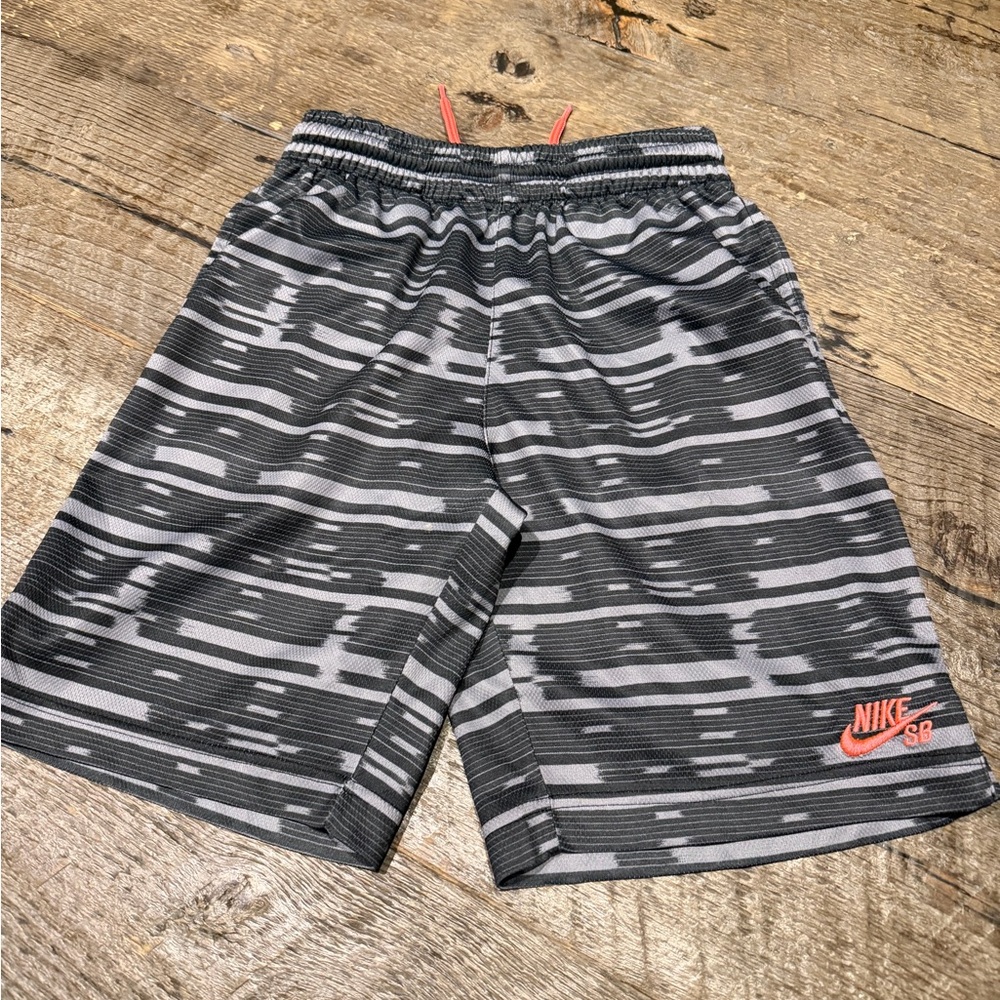 Youth Nike basketball shorts size small